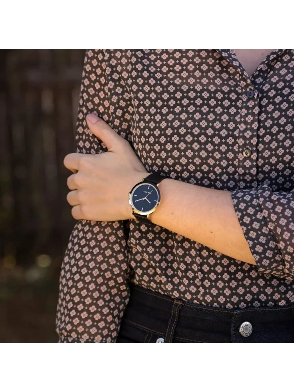 Stylish Women's Strap Watch - Elegant Design, Versatile for Everyday Wear